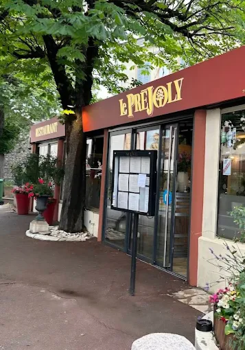 Table dressée au restaurant Le Préjoly